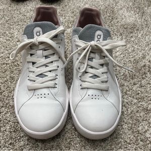 ON's running- Roger shoes size 7